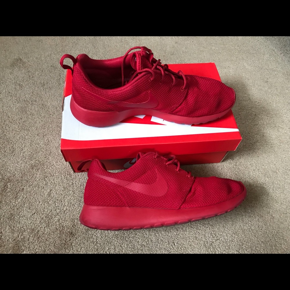 Men’s Nike Roshe One(Red, 11.5)